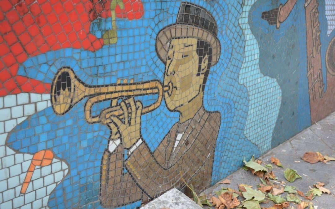 Een trompetspeler in mozaïek